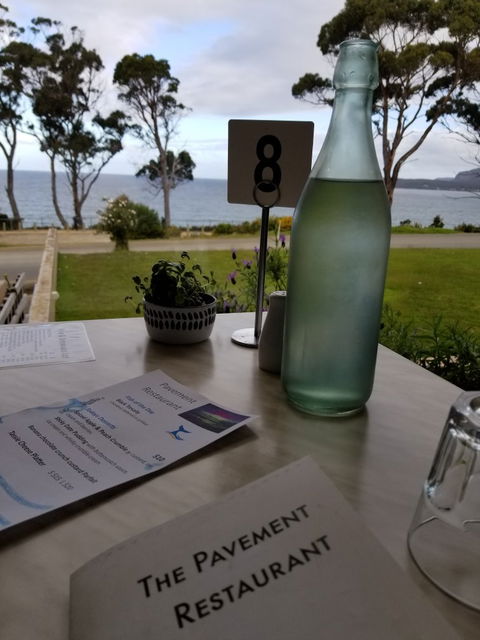Pavement Restaurant At Lufra Hotel And Apartments - Accommodation Gladstone 5