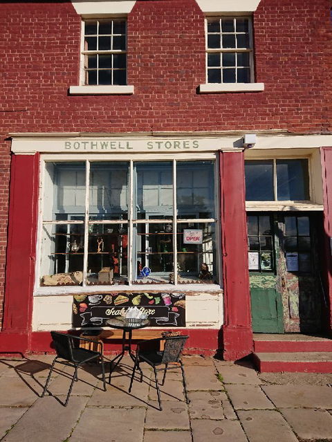 Sealyâ€™s Store - Accommodation Gladstone 6
