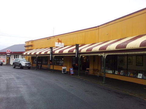 The Brown Dog - Accommodation Gladstone 0