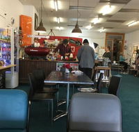 The Crowded Lounge - Accommodation Gladstone