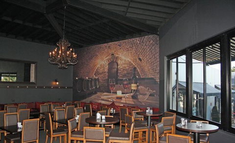 The Robertson Hotel Dining Room - Accommodation Gladstone 6