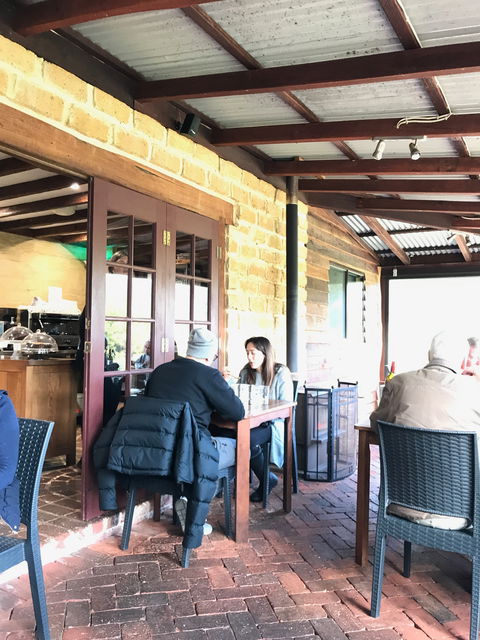 The Lake House Restaurant - Accommodation Gladstone 2