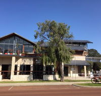The Pour House Bar and Kitchen - Accommodation Gladstone