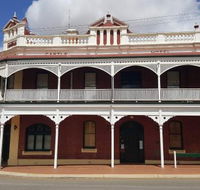 Castle Hotel Bistro - Accommodation Gladstone