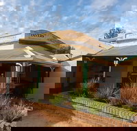 Jennacubbine Tavern - Accommodation Gladstone