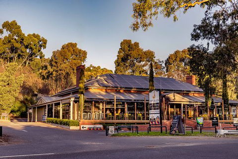 The Duck Inn - Accommodation Gladstone 0
