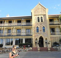 Piccadilly Restaurant - Accommodation Gladstone