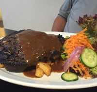 Plough and Harrow Pub and Restaurant - Accommodation Gladstone
