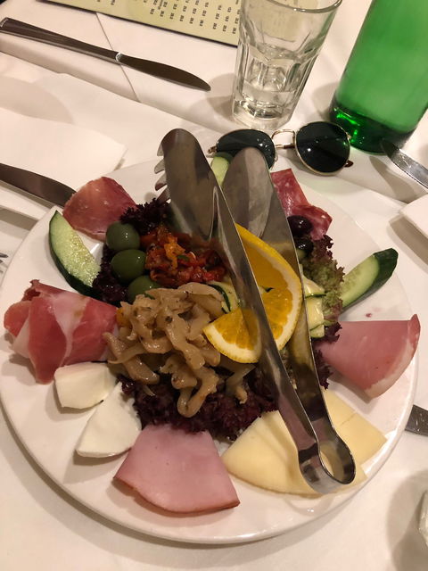 La Trattoria - Accommodation Gladstone 4