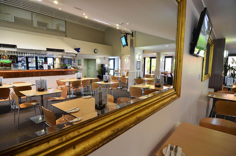 Ashmore Tavern - Accommodation Gladstone 2