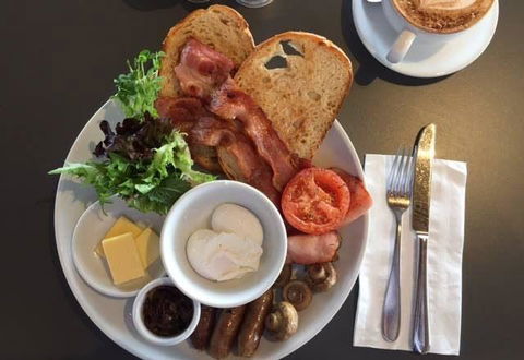 Bolters Grill - Accommodation Gladstone 5