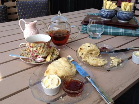 Geordie Lane Antiques & TeaRoom - Accommodation Gladstone 0