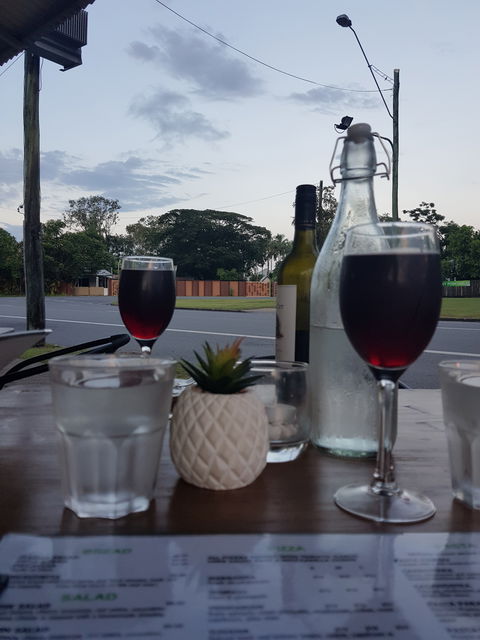 Holloways Pizza And Pasta - Accommodation Gladstone 1