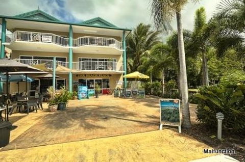 The Beach Place Cafe - Accommodation Gladstone 0