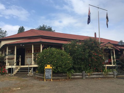Mungungo Pub - Accommodation Gladstone 0