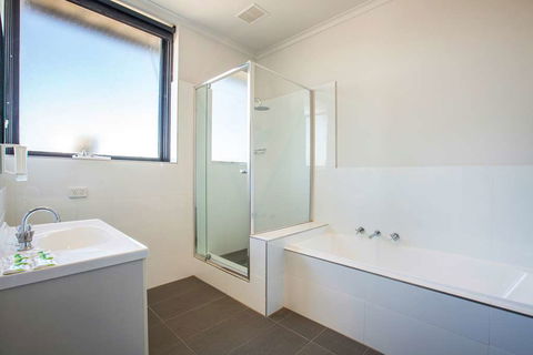Nightcap At St Albans Hotel - Accommodation Gladstone 2