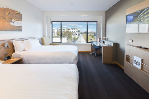 Crowne Plaza Canberra - Accommodation Gladstone 6