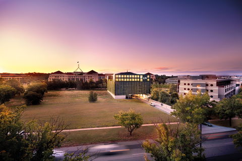 Little National Hotel - Accommodation Gladstone 0