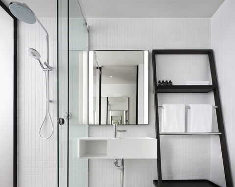 Little National Hotel - Accommodation Gladstone 3