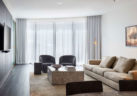Eos By SkyCity - Accommodation Gladstone 10