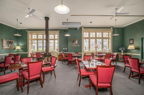 Cotswold Gardens - Accommodation Gladstone 7
