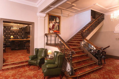 Hadley's Orient Hotel - Accommodation Gladstone 2