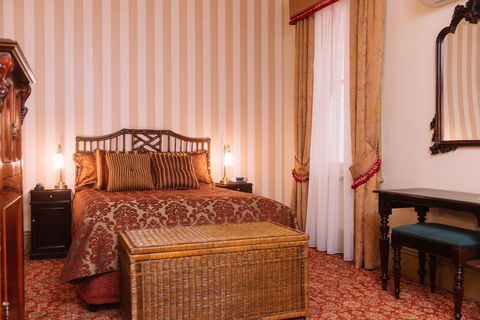 Hadley's Orient Hotel - Accommodation Gladstone 4