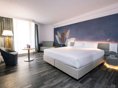 Novotel Surfers Paradise - Accommodation Gladstone 2