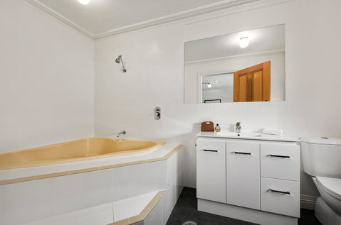 Quest Trinity House - Accommodation Gladstone 4