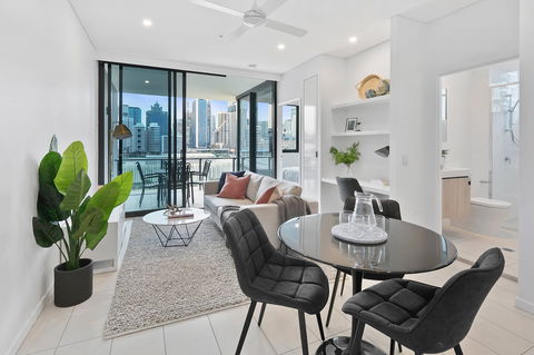 Arise On Hope Street - Accommodation Gladstone 2