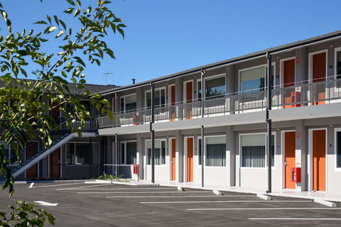 HotelMOTEL - Accommodation Gladstone 0