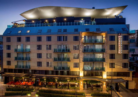 Majestic Roof Garden Hotel - Accommodation Gladstone 0