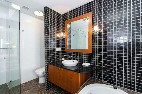 Majestic Roof Garden Hotel - Accommodation Gladstone 3