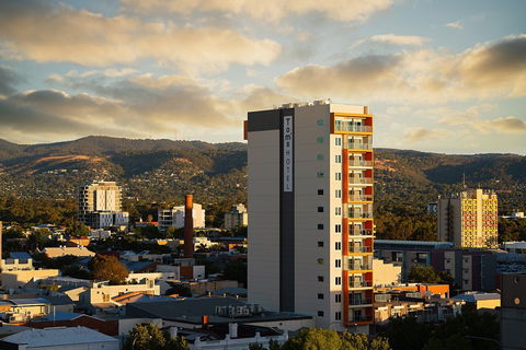 Tom's Court Hotel - Accommodation Gladstone 1