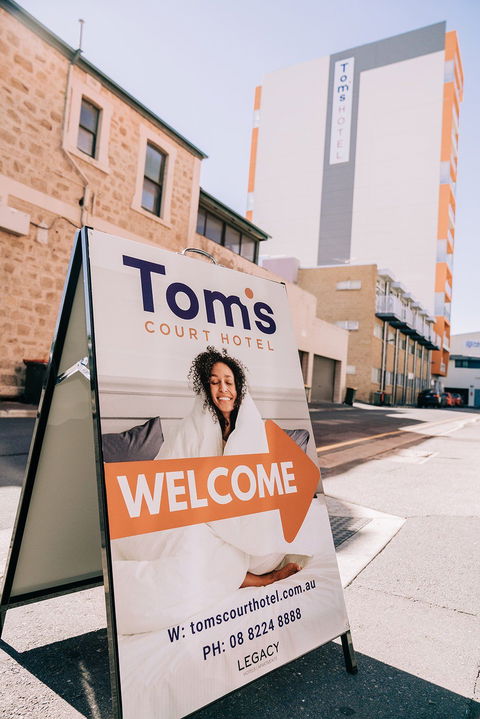 Tom's Court Hotel - Accommodation Gladstone 2