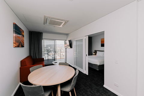 Tom's Court Hotel - Accommodation Gladstone 13