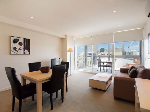 IStay Precinct - Accommodation Gladstone 2