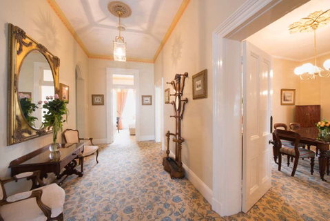 The Hotel Windsor - Accommodation Gladstone 9