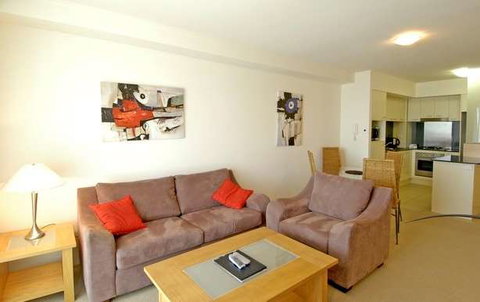 Mantra Broadbeach on the Park - Accommodation Gladstone 5