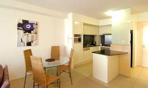 Mantra Broadbeach on the Park - Accommodation Gladstone 6