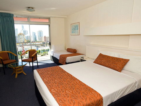 Islander Resort Hotel - Accommodation Gladstone 2