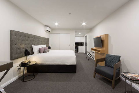 Avenue Hotel Canberra - Accommodation Gladstone 4