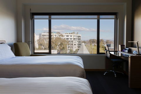 Crowne Plaza Canberra - Accommodation Gladstone 4