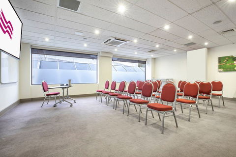 Crowne Plaza Canberra - Accommodation Gladstone 9