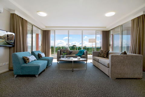 Pacific Suites Canberra - Accommodation Gladstone 1