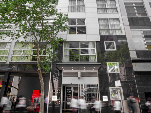 Mantra 100 Exhibition - Accommodation Gladstone 1