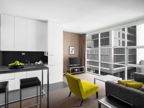 Mantra 100 Exhibition - Accommodation Gladstone 2