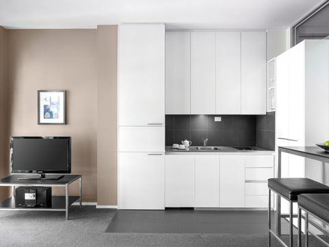Mantra 100 Exhibition - Accommodation Gladstone 3