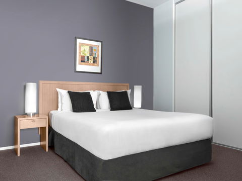Mantra 100 Exhibition - Accommodation Gladstone 4