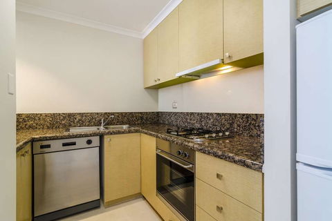 Clarion Suites Gateway - Accommodation Gladstone 5